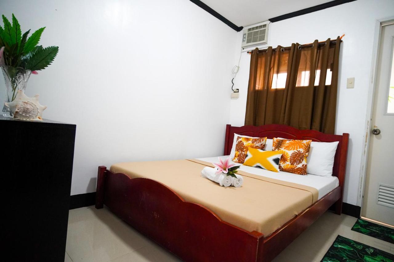 Amparo'S Tourist Inn - Coron Esterno foto
