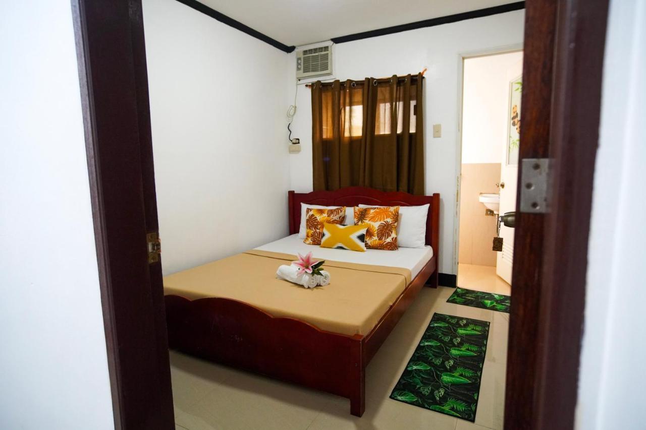 Amparo'S Tourist Inn - Coron Esterno foto