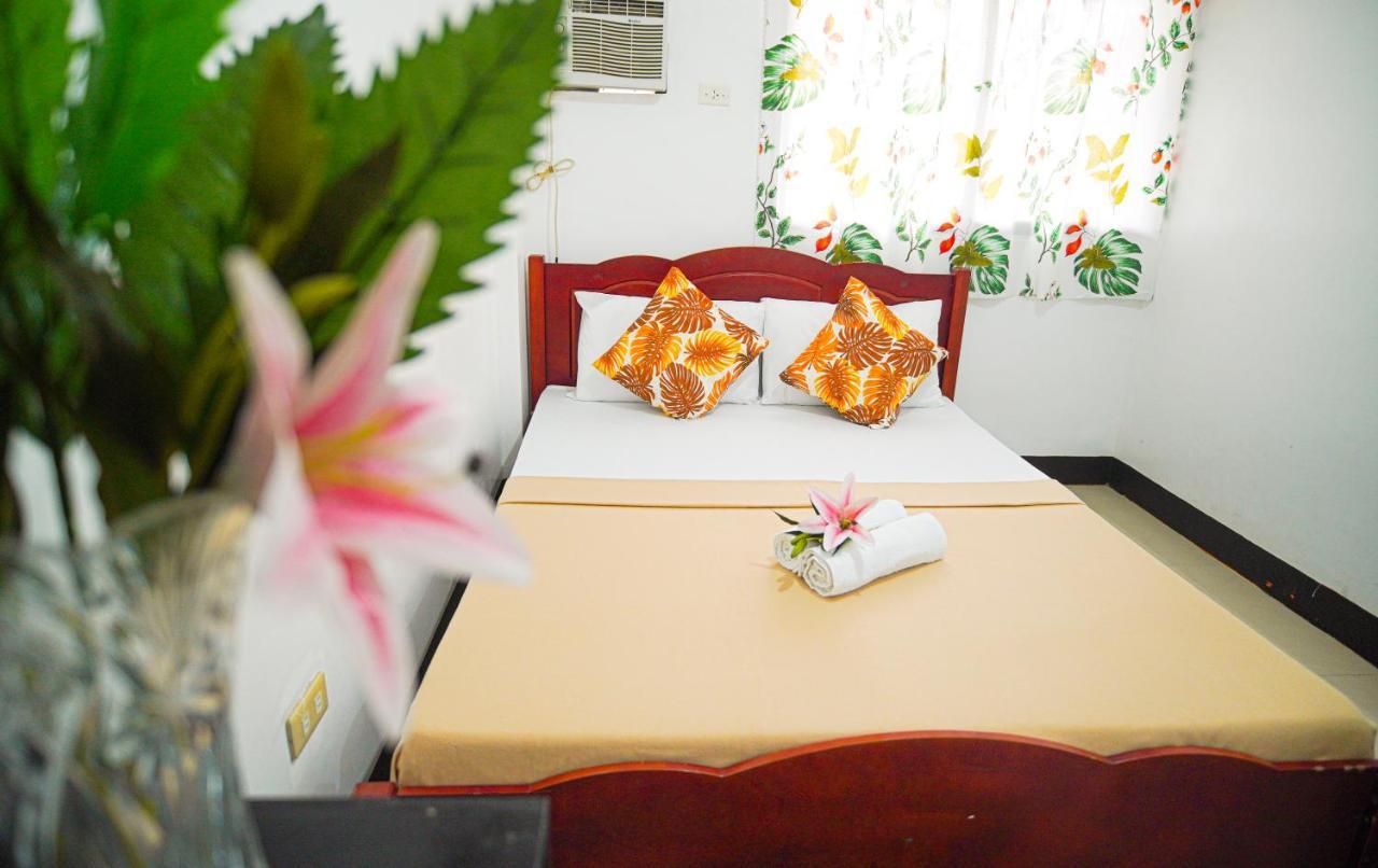 Amparo'S Tourist Inn - Coron Esterno foto