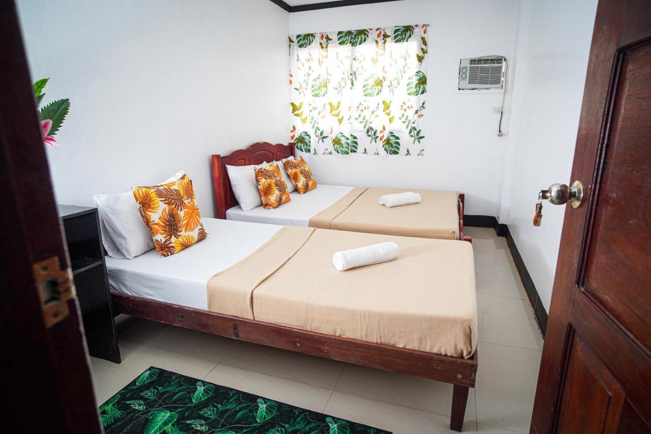 Amparo'S Tourist Inn - Coron Esterno foto