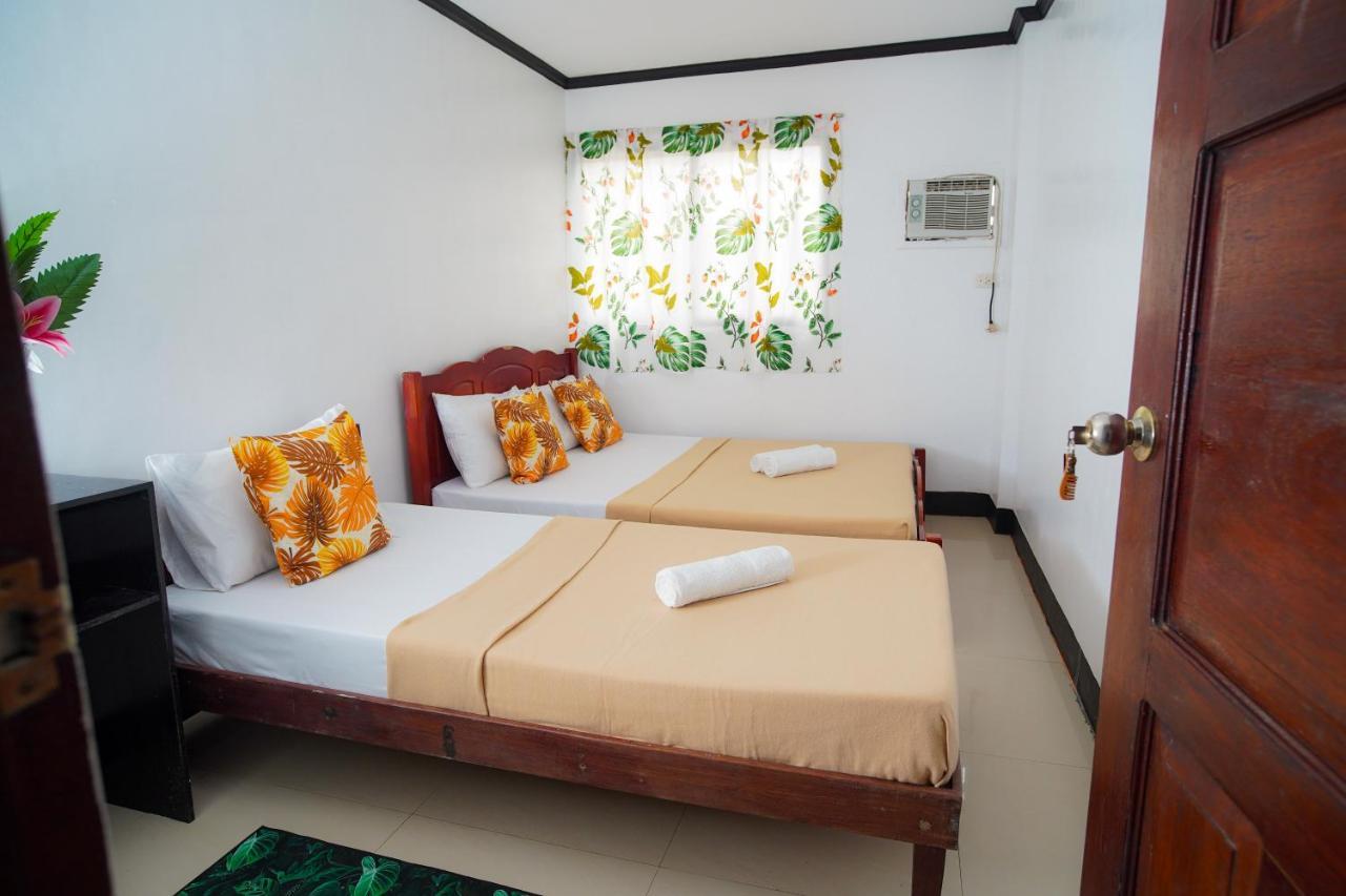 Amparo'S Tourist Inn - Coron Esterno foto