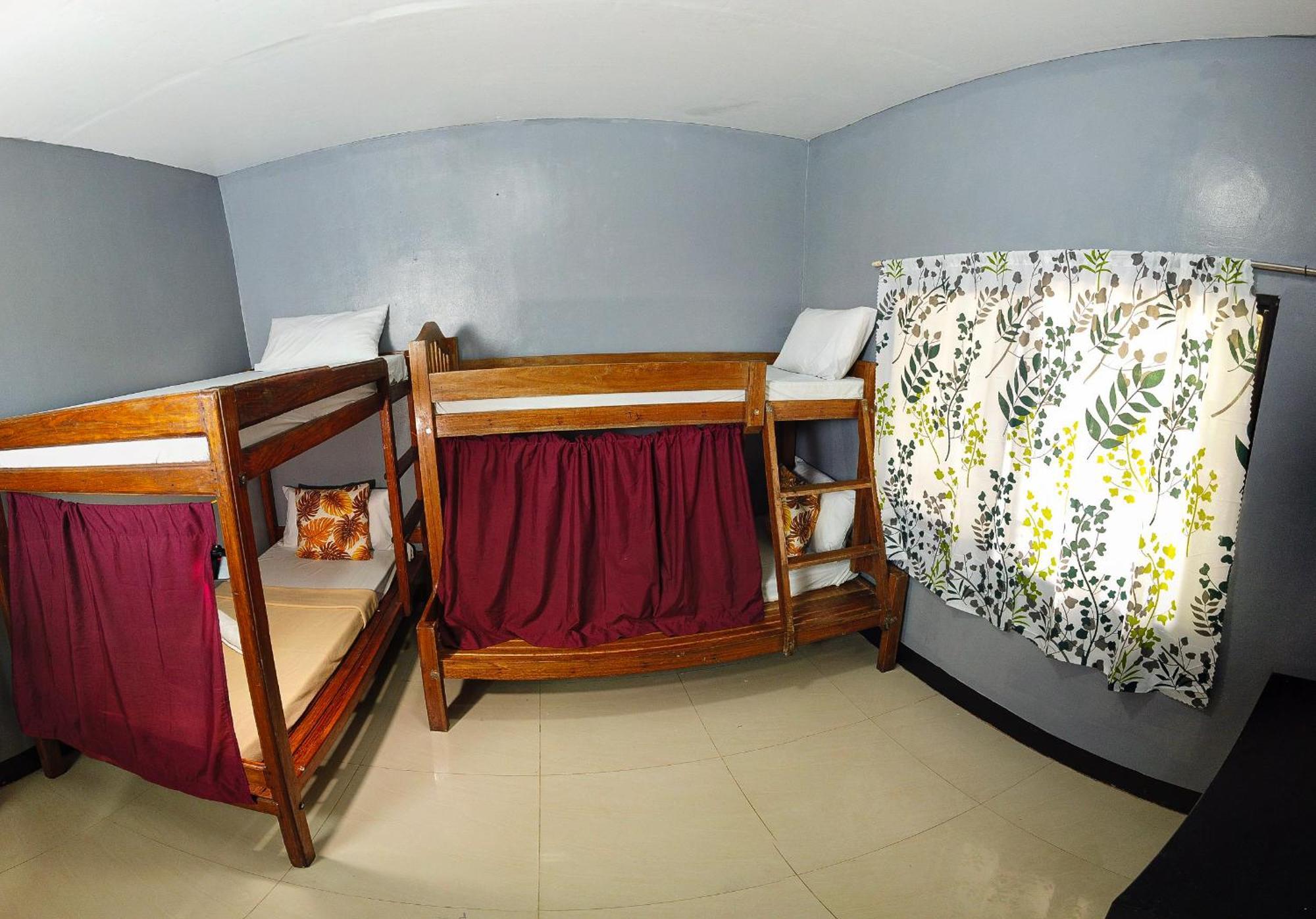 Amparo'S Tourist Inn - Coron Esterno foto