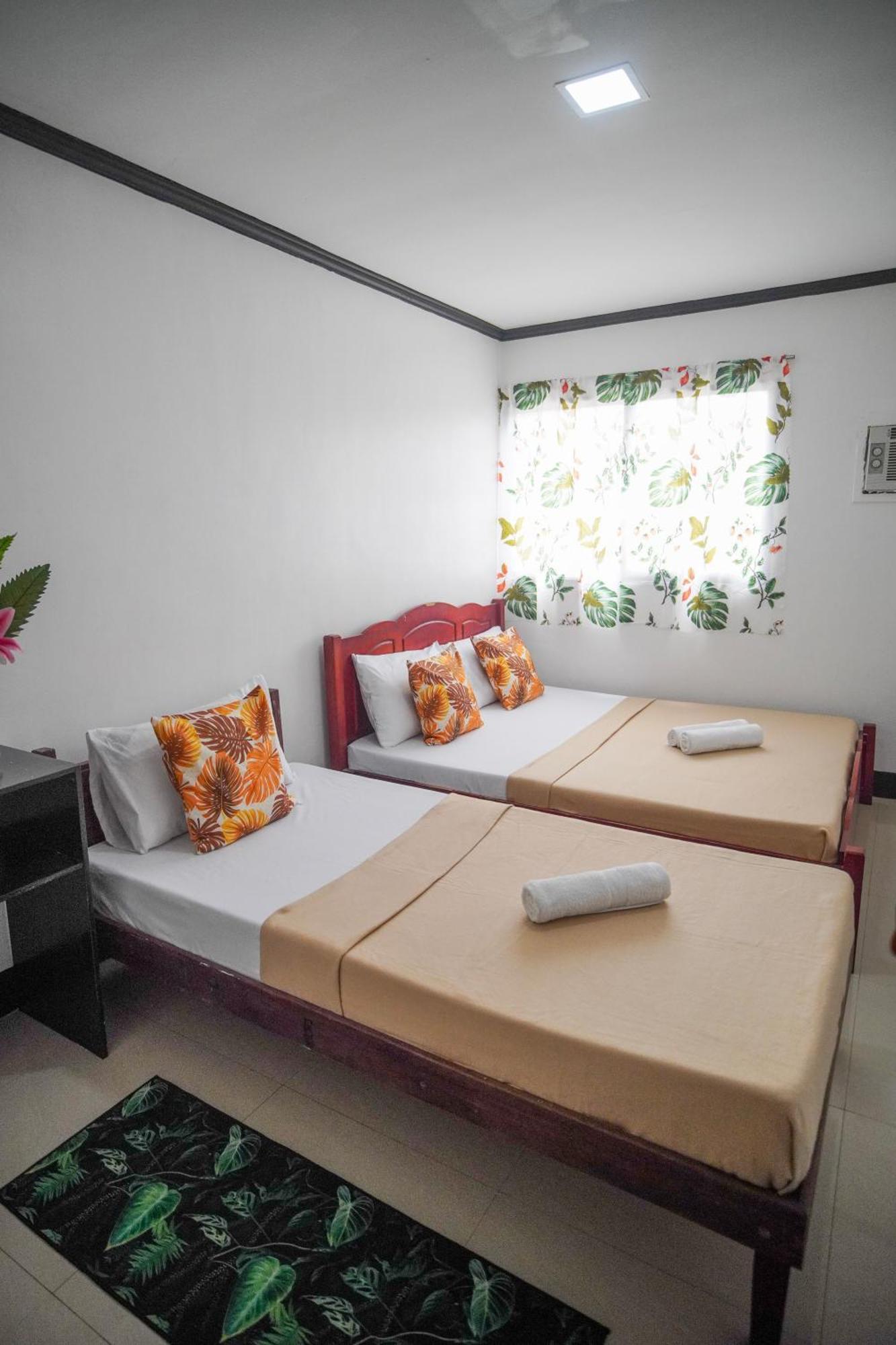 Amparo'S Tourist Inn - Coron Esterno foto